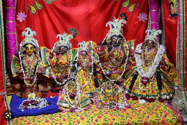 Radha Gokulananda Mandir, Vrindavan