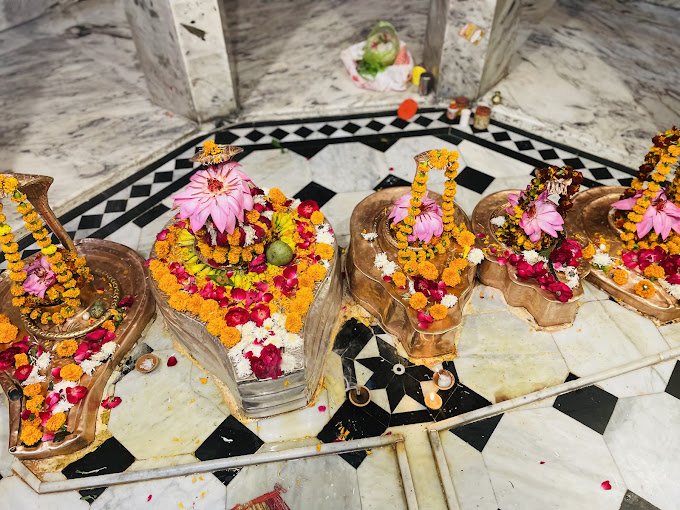 Takshkeshwar Nath/Takshak Teerth Bada Shivala Prayagraj