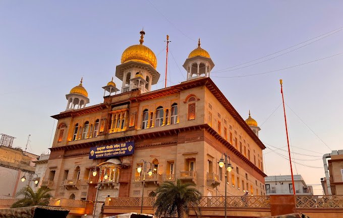 Gurdwara Sis Ganj Sahib