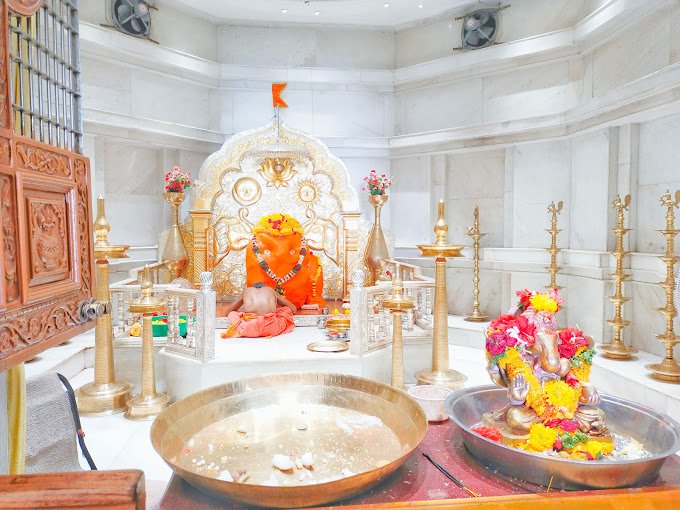 Shri Mahaganpati Rajureshwar Temple