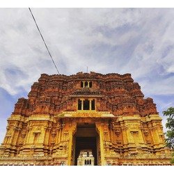 Sri Pundareekaakshan (Senthaamarai Kannan) Perumal Temple