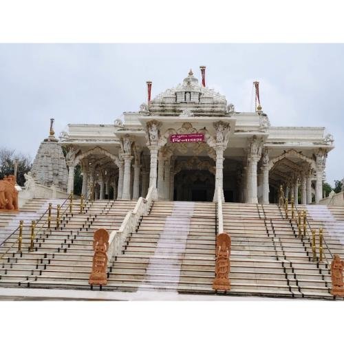 Shri Sphurlling Parshvnath Jinalaya, Prabhunagar Society, Vijapur,Mahesana,Gujarat
