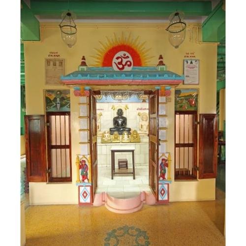 Shri Parshvnath Bhagwan Digamber Jain Mandir, Opp.Dena Bank, Vaniyawad, Porbandar,Gujarat