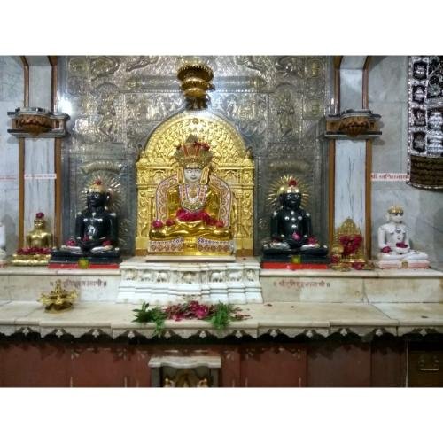 Shri Shatrunjay Tirthavatar Prasad, Dudhwala Mohalla, MG Road, Mandvi,Vadodara,Gujarat