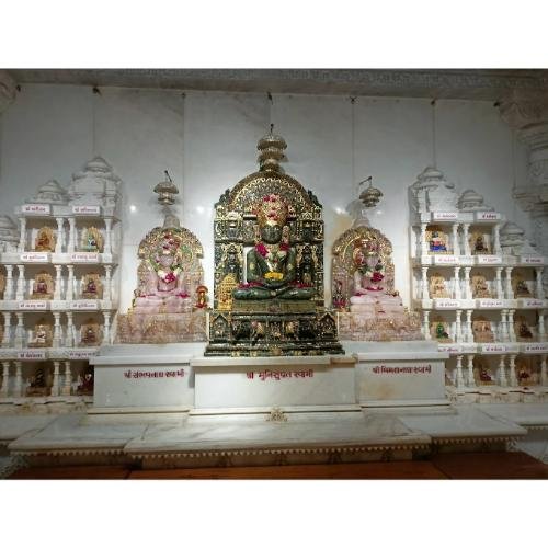 Shri Munisuvrat Swami Jinalaya, Retreat Heights, Piplod,Surat,Gujarat