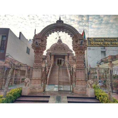 Shri 1008 Bhagwan Parshvnath Digambar Jain Gajrath Mandir, Sector 1,Rohtak,Haryana